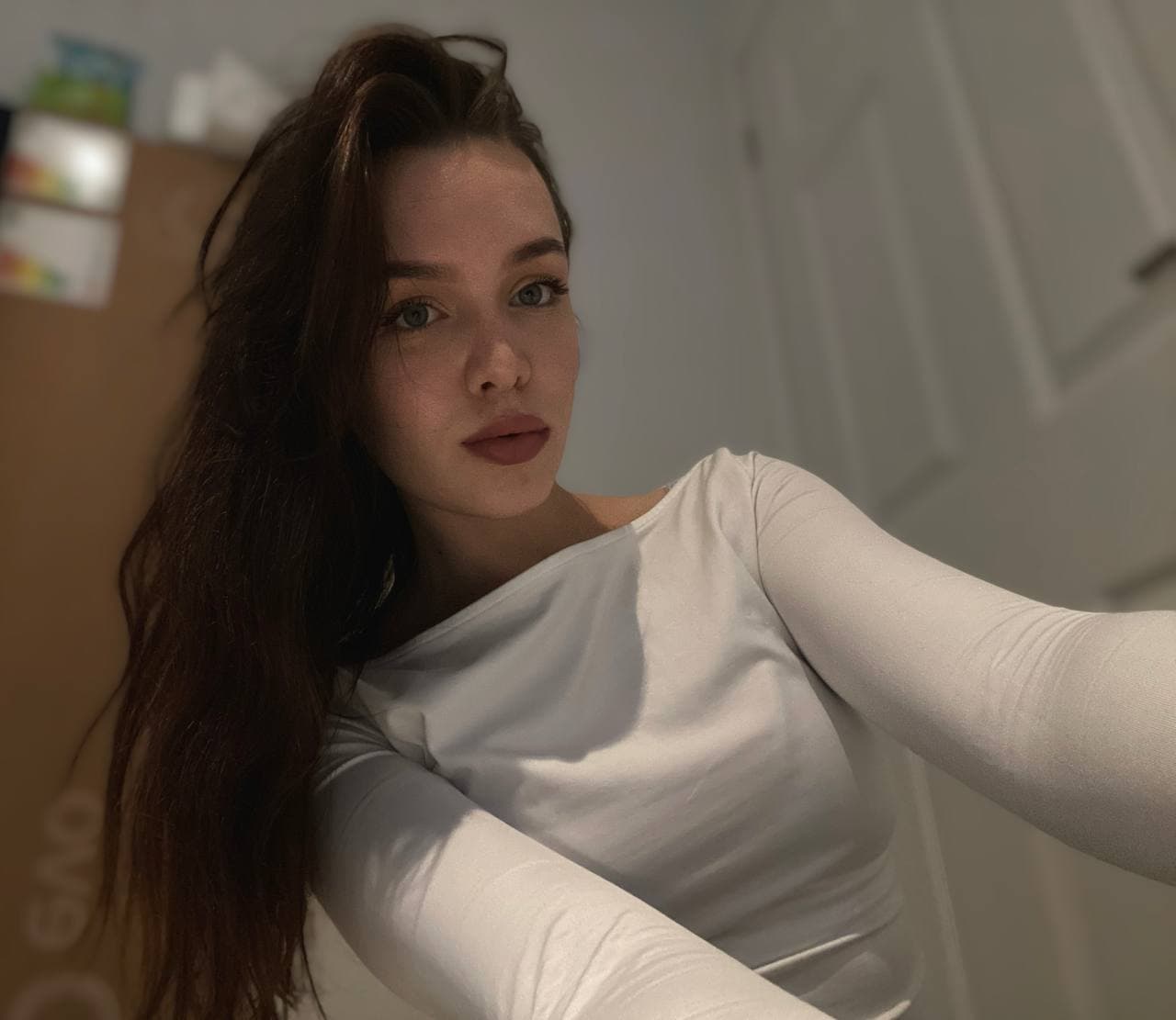 Lily – OnlyFans Free creator – lifestyle, cottagecore, minimalist, brunette