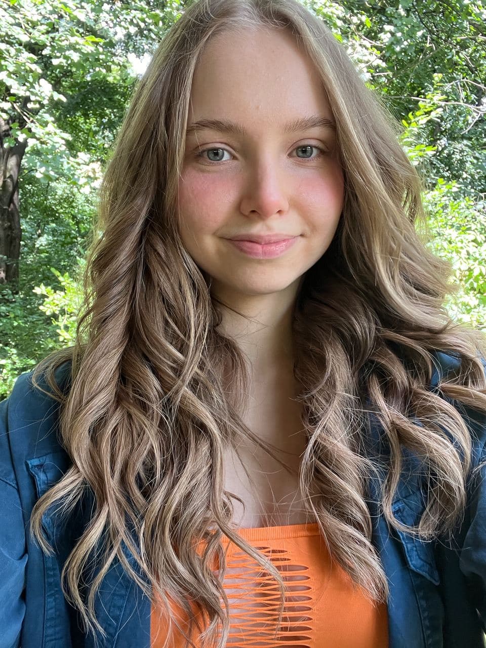Riley – OnlyFans Free Trial creator – lifestyle, glam, brunette, playful