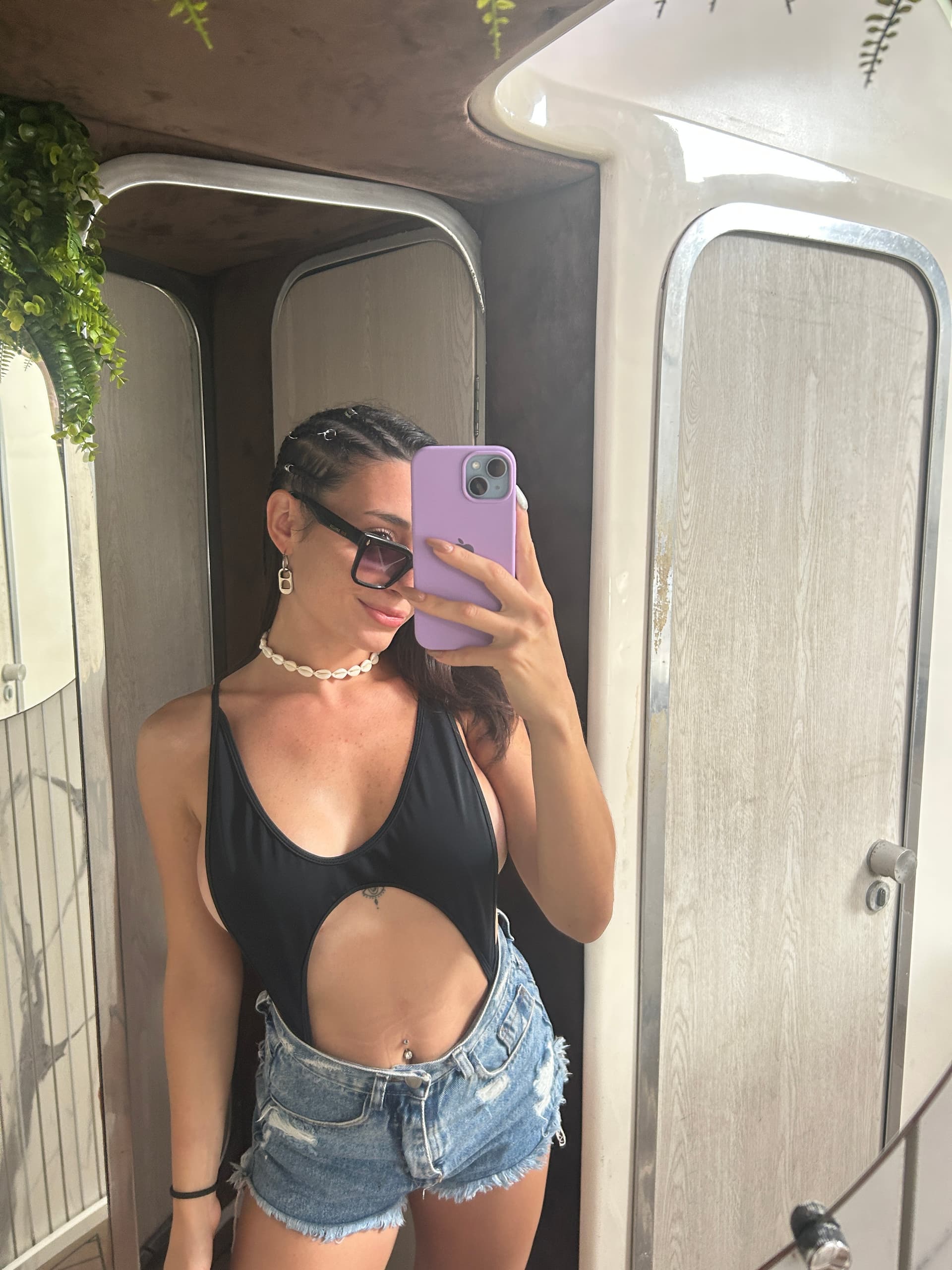 Maria Luna – OnlyFans Free Trial creator – lifestyle, glam, brunette, playful